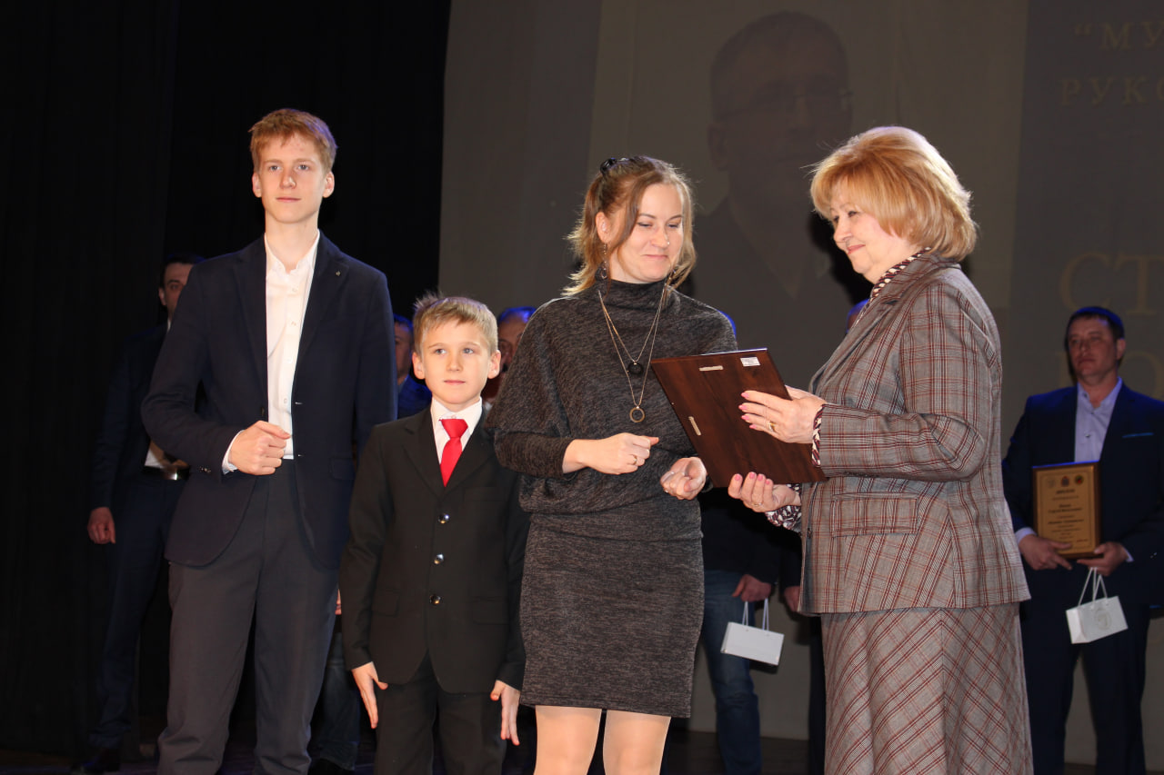 Ольга Гальцова вручила награды победителям областной акции «Мужчина года – 2023»