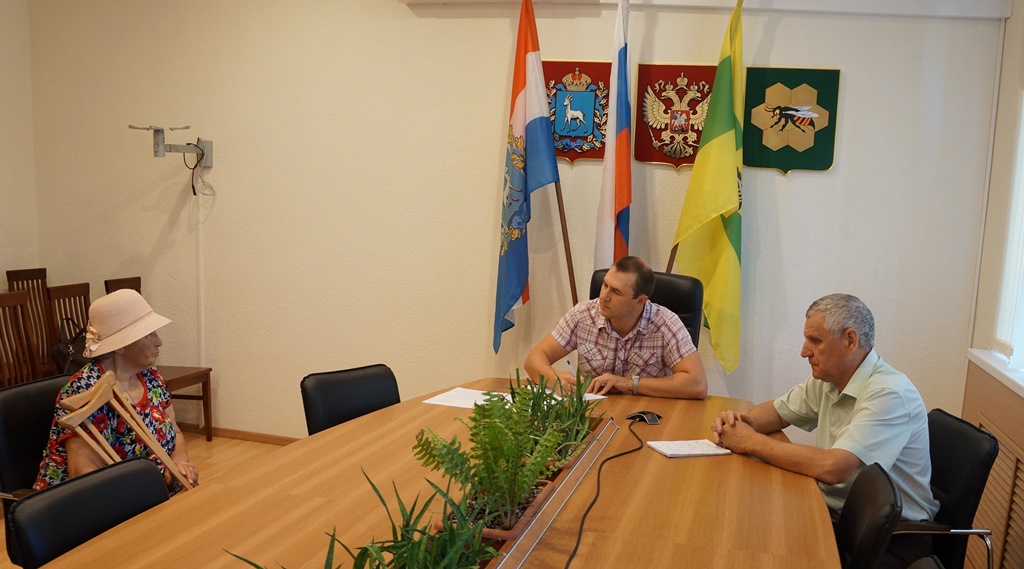 Начальник отдела А.Л. Евменчук проводит выездной прием граждан в Пестравском районе