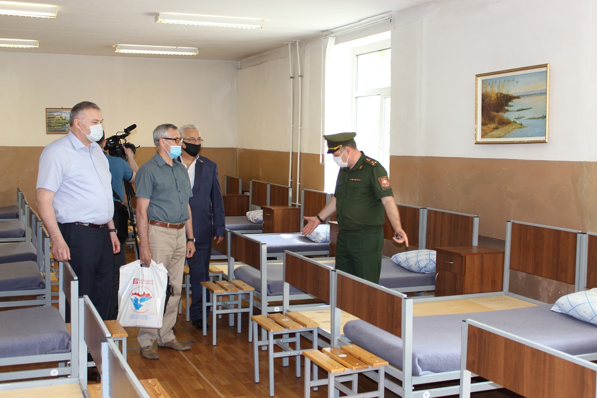В рамках сотрудничества с военным комиссаром региона консультант аппарата Уполномоченного посетил сборный пункт в Сызрани. 