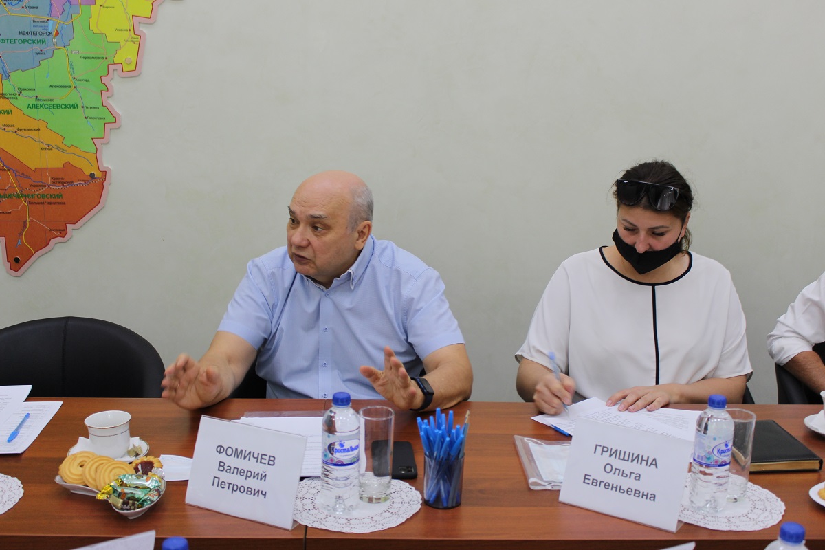 Уполномоченный по правам человека в Самарской области О.Д. Гальцова и члены Общественного совета обсудили возможности оказания поддержки пострадавшим при пожаре в Борском районе