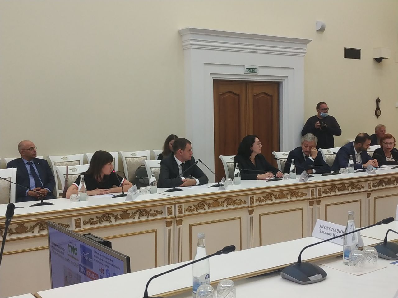 Губернатор Самарской области Дмитрий Игоревич Азаров встретился с членами Общественного штаба по независимому наблюдению за выборами
