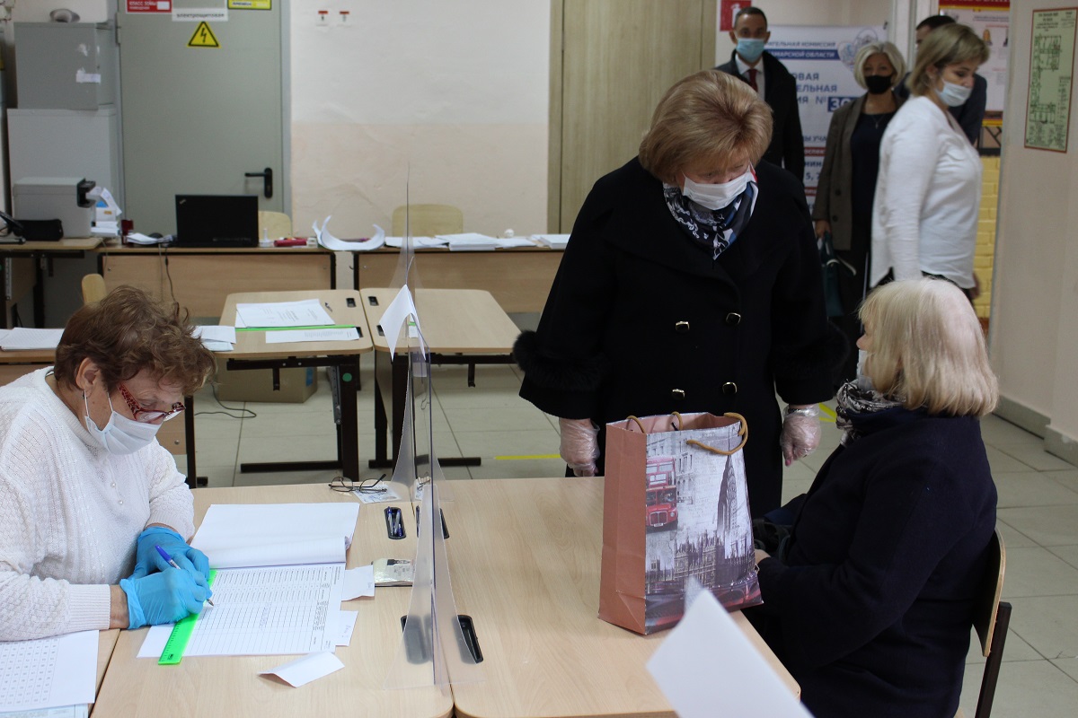 Уполномоченный по правам человека в Самарской области О.Д. Гальцова проверила готовность избирательных участков в Октябрьском районе Самары