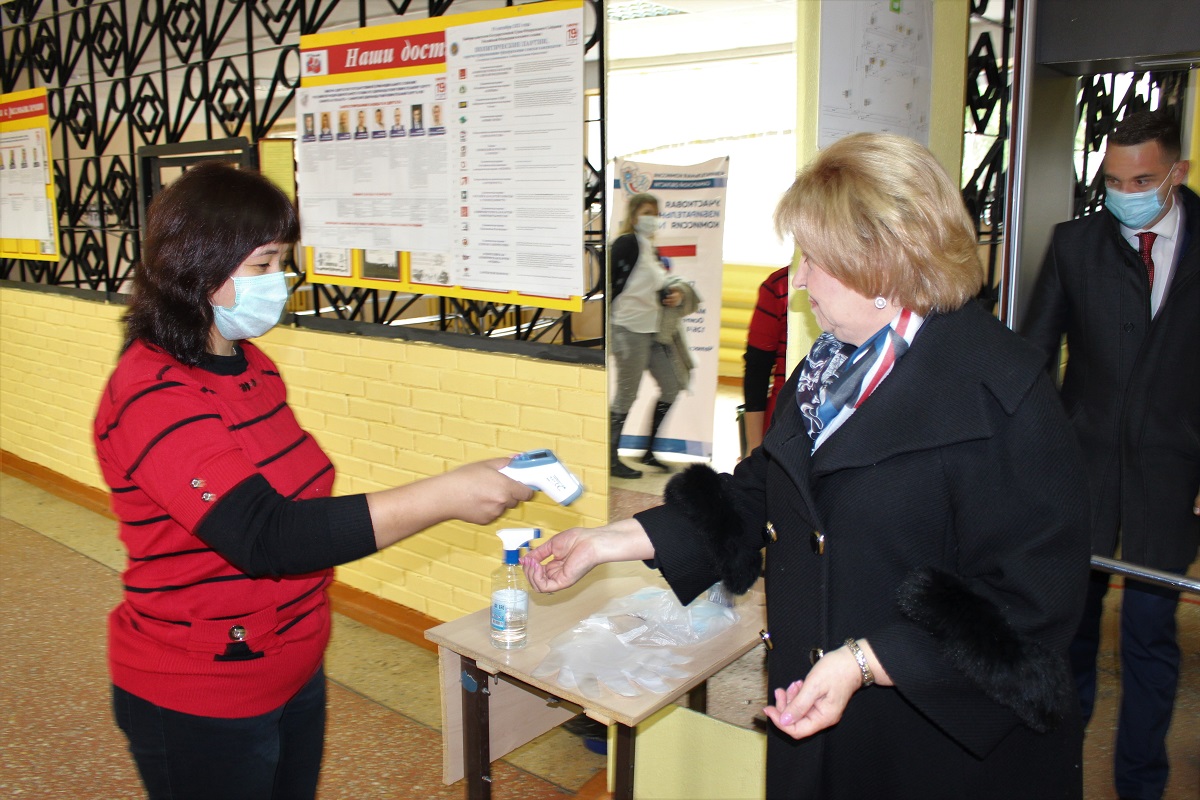 Уполномоченный по правам человека в Самарской области О.Д. Гальцова проверила готовность избирательных участков в Октябрьском районе Самары