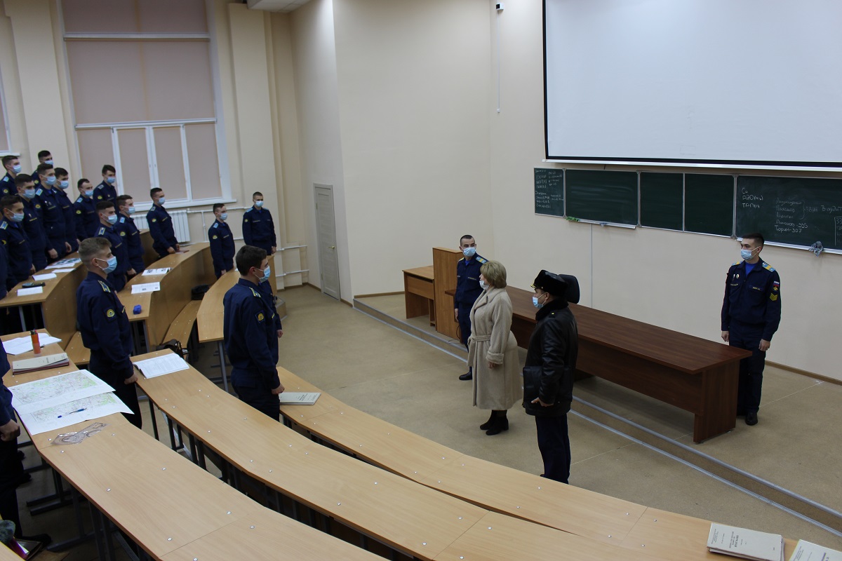 Уполномоченный по правам человека О.Д. Гальцова встретилась со студентами и преподавателями Сызранского высшего военного авиационного училища лётчиков