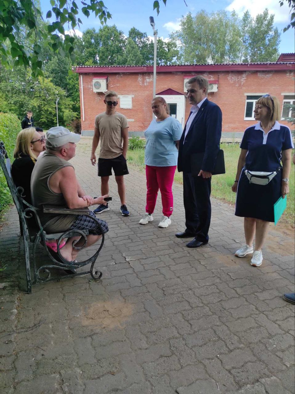 Посещение пункта временного размещения жителей ЛНР, ДНР и Украины на базе отдыха 