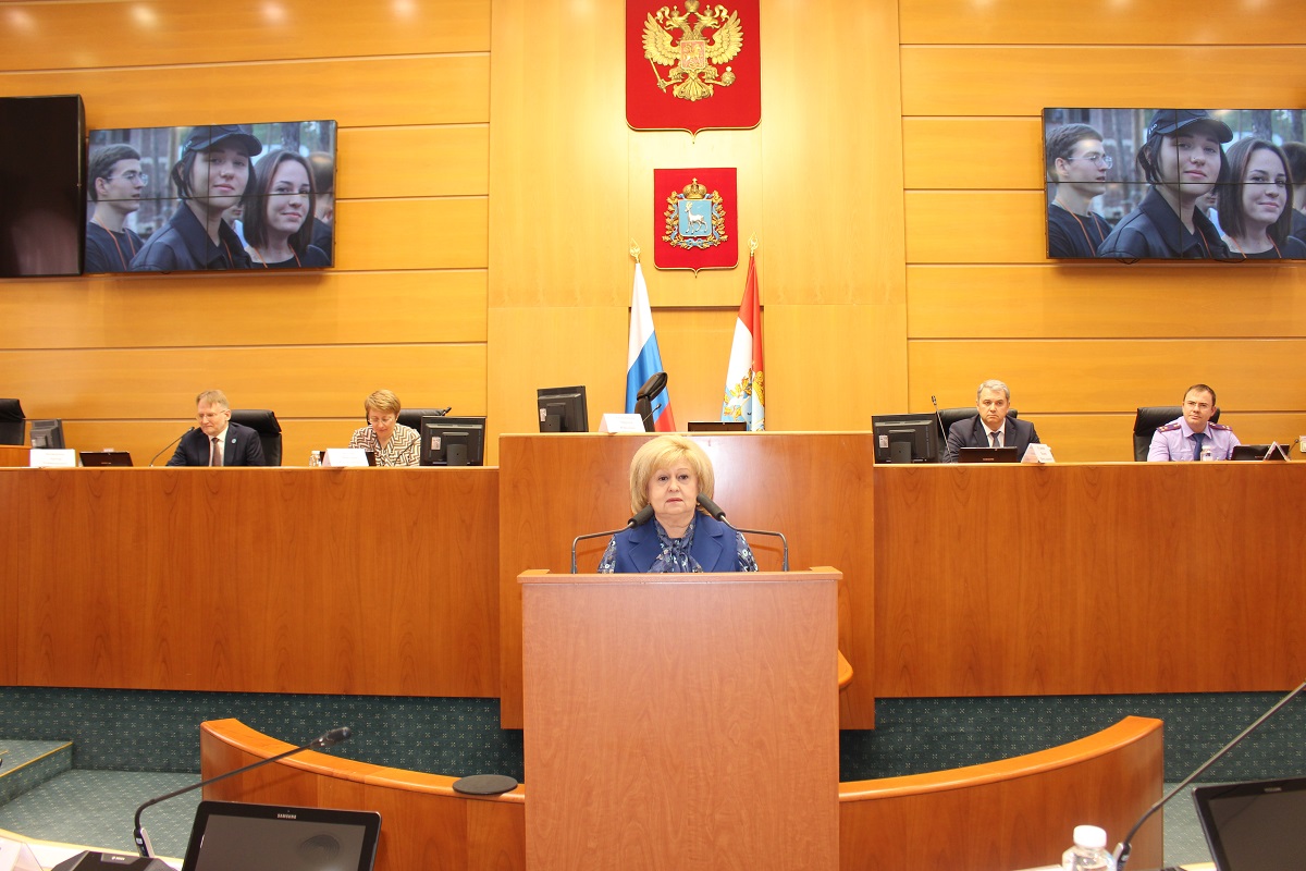 Уполномоченный по правам человека в Самарской области Ольга Гальцова вручила студенческие билеты первокурсникам Юридического института