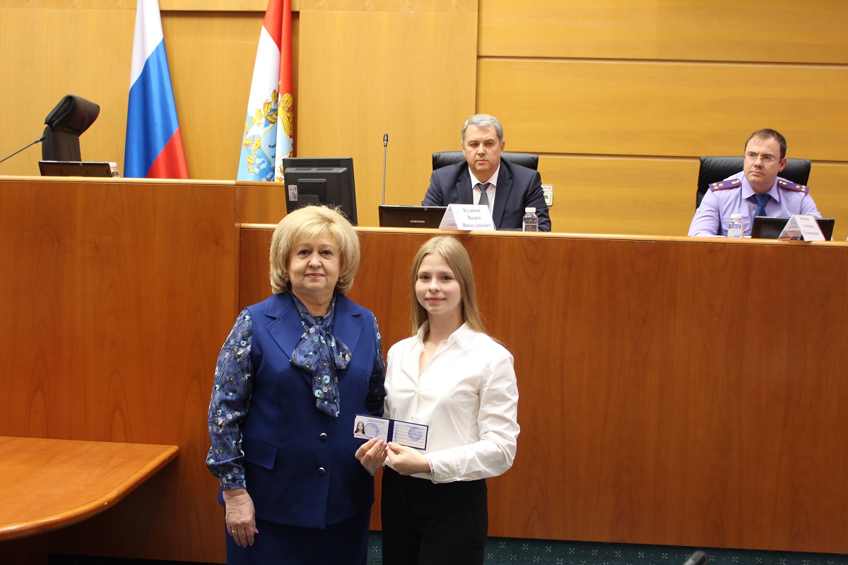 Уполномоченный по правам человека в Самарской области Ольга Гальцова вручила студенческие билеты первокурсникам Юридического института