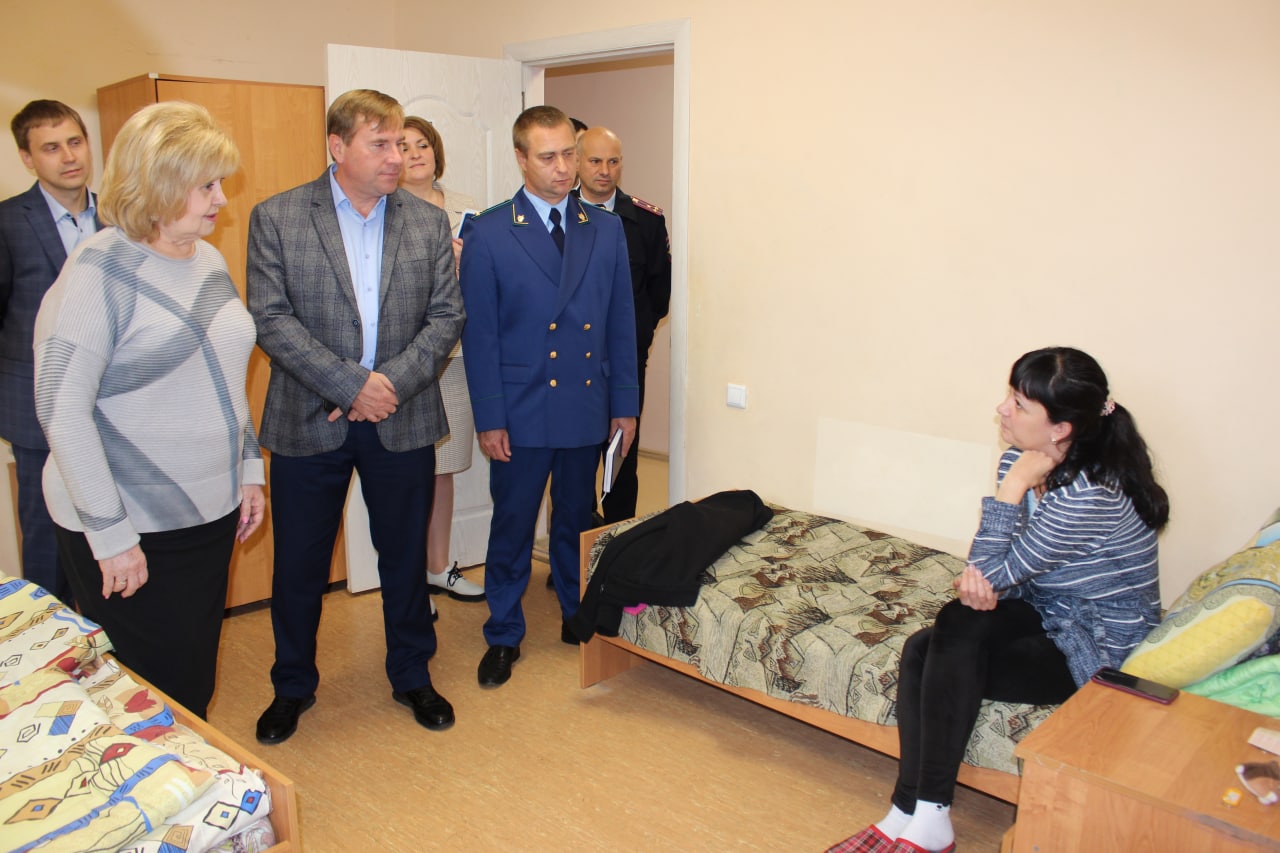 Уполномоченный по правам человека Ольга Гальцова провела прием вынужденных переселенцев и оценила условия проживания в ПВР