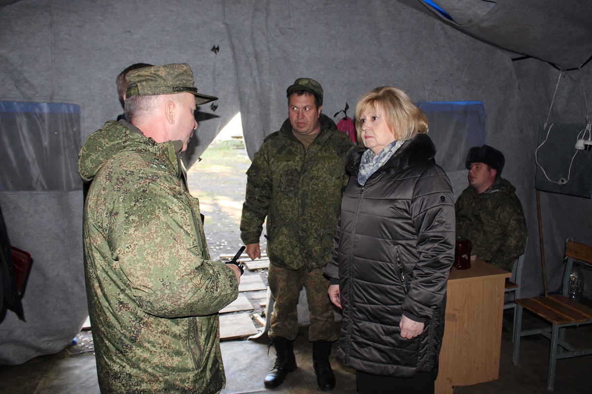 Уполномоченный по правам человека Ольга Гальцова встретилась с военнослужащими, призванными в рамках частичной мобилизации, которые проходят подготовку на военном полигоне в городском поселении Рощинский Волжского района Самарской области