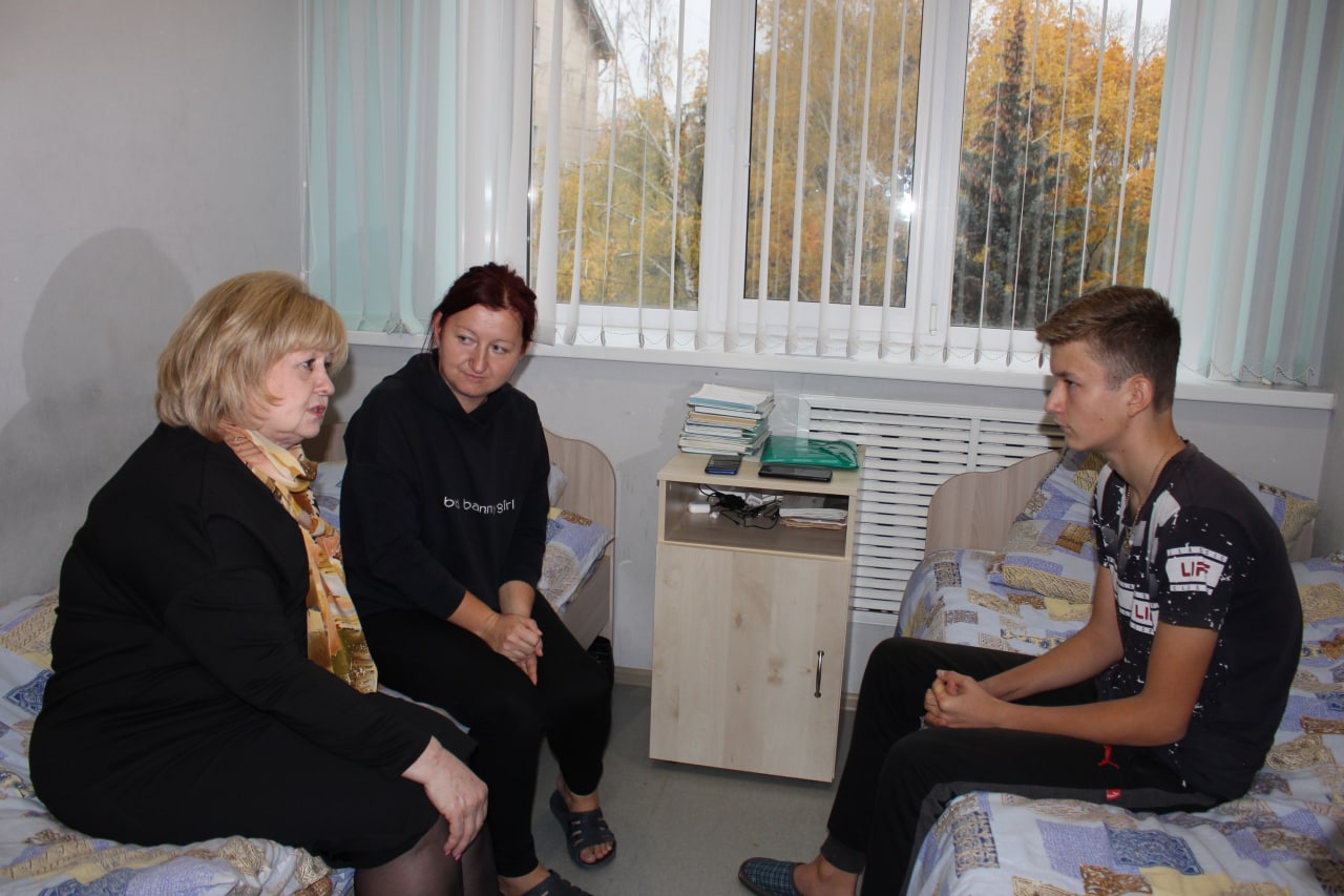 Уполномоченный по правам человека Ольга Гальцова и сотрудники аппарата встретились с эвакуированными из Харьковской и других областей, недавно прибывшими в Самару.