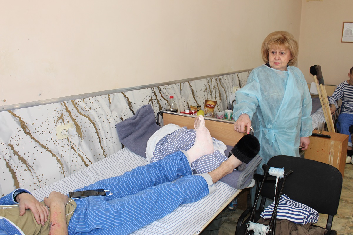Уполномоченный по правам человека в Самарской области Ольга Гальцова навестила военнослужащих, проходящих лечение в госпитале Министерства обороны в Самаре.